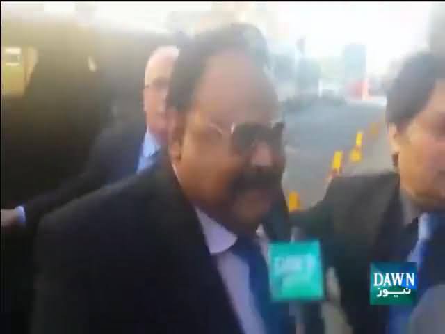 Altaf Hussain Speaks Outside London Police Station, Exclusive Video