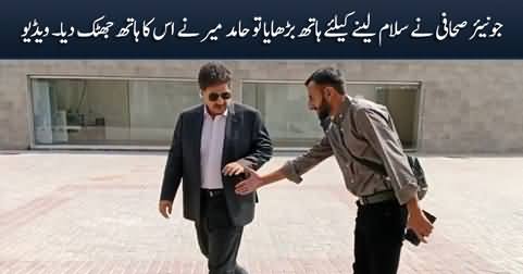 Arrogant Hamid Mir refused to shake hand with junior journalist