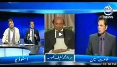 Asad Umar and Talat Hussain laughing at the incompetence of PMLN Govt