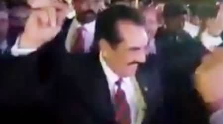 Former COAS Raheel Sharif Dance with soldiers of his Frontier Force Regiment aka FFPiffers