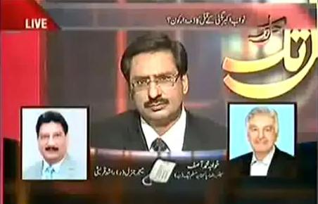 Gen (R) Rashid Qureshi Abusing Khuwaja Asif in Live Program, A Historical Fight