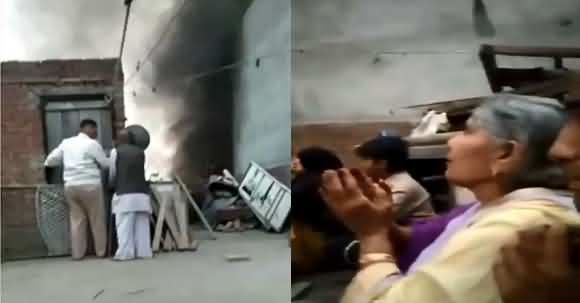 Helpless Cries Of A Muslim Family Hiding On The Rooftop As The Mob Set Fire Their House