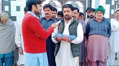 I will never sell drugs again - Young man takes oath on Quran in Jhang