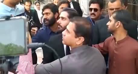 Imran Riaz Khan's security guard misbehaved with reporters in court