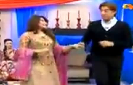 Javeria Saud And Saud First Time Dancing Together in Live Show