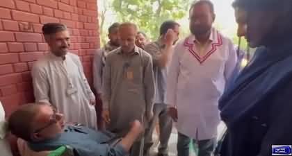 Maryam Nawaz stopped for an elderly patient sitting on Wheelchair, listened to his conversation keenly