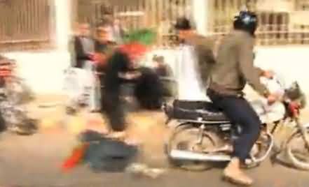 Motor Cycle Swaar Ne PTI Worker Ke Oper Se Motor Cycle Guzaar Diya