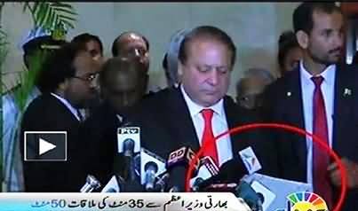 Nawaz Sharif Once Again Reads Notes (Parchi) While Talking to Media in India