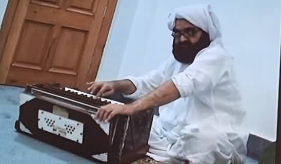 Peer Naseer uddin Naseer Playing Harmonium With Amazing Expertise