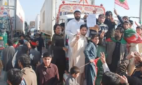 PTI & JI NATO Supply Protesters Distribute Sweets & Shawls to Truckers