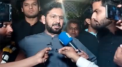 Saleem Safi talks to journalists outside Arshad Sharif's house