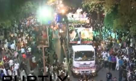 Watch Special Video of Imran Khan's Long March at Night Moving Towards Islamabad